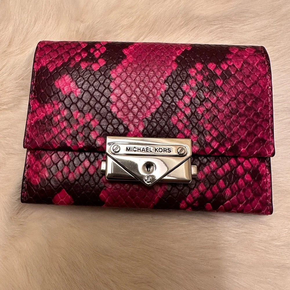 Michael Kors Pink Snake Print wallet - Picture 2 of 4